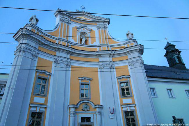 Herrenstrasse, una iglesia, Linz - Austria