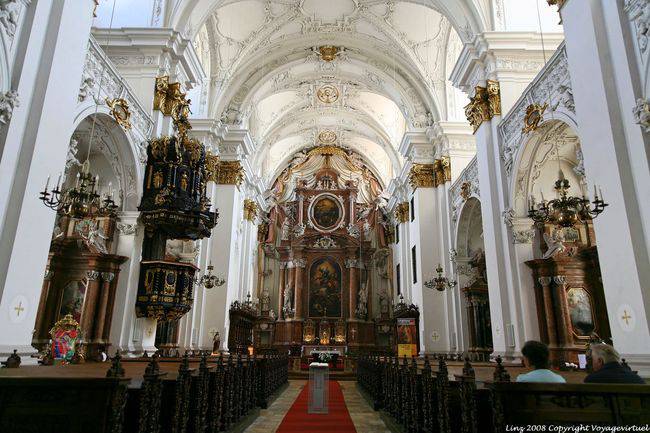 Ignatiuskirche, Alterdom, el púlpito y la nave, Linz - Austria