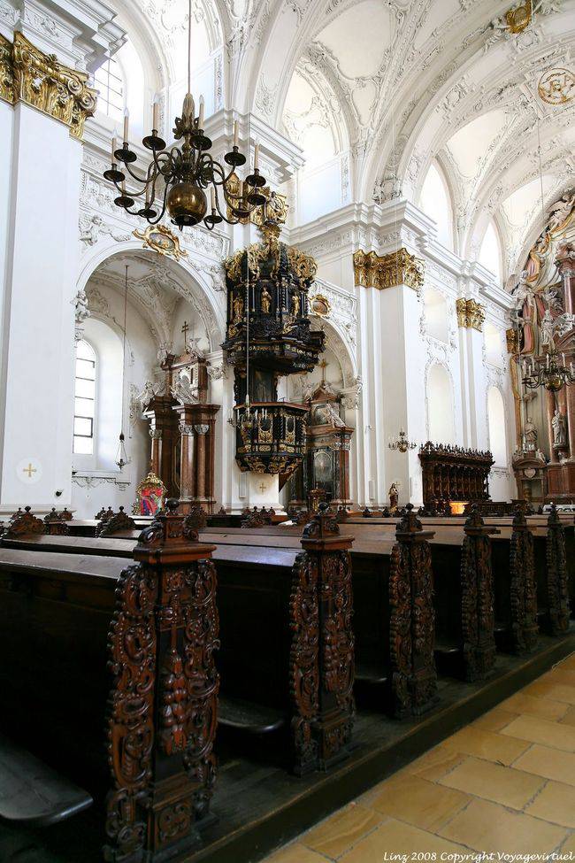 Ignatiuskirche, Alterdom, detalles de los bancos, Linz - Austria