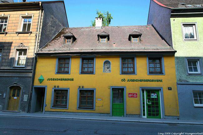 Kremstal Bundesstrasse, casa baja, Jugendherbergswerk, Linz - Austria