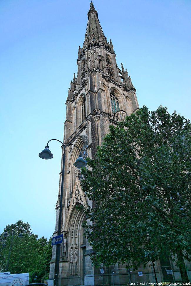 Neuer Dom, el campanario visto desde Baumbachstrasse, Linz - Austria
