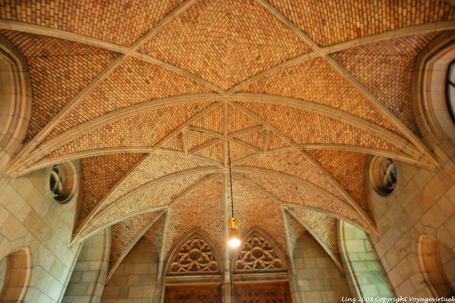 Neuer Dom, cruzando ladrillos en el techo, Linz - Austria