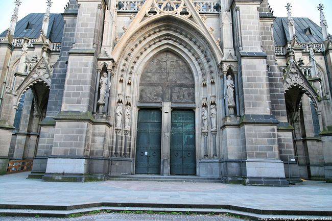 Neuer Dom, Maria Empfangnisdom, el portal, Linz - Austria