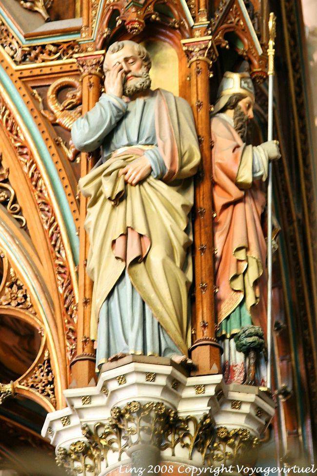 Neuer Dom, la pena de Saint en un pilar, Linz - Austria