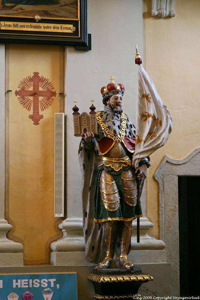 Postlingberg, estatua del rey sosteniendo un estandarte, Linz - Austria