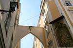 Domgasse, arco de la cabeza, Linz, Austria.