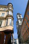 Domgasse, campanario visto desde abajo, Linz, Austria.
