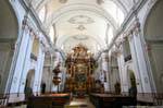 Karmeliter Kirche, la nave y el altar, Linz, Austria.