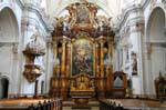 Ursulinen Kirche, el altar de la iglesia, Linz, Austria.