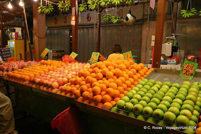 Puesto de frutas en el mercado chino, Kuala Lumpur - Malasia