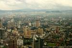Misty panorama sobre la ciudad de Kuala Lumpur, Malasia.