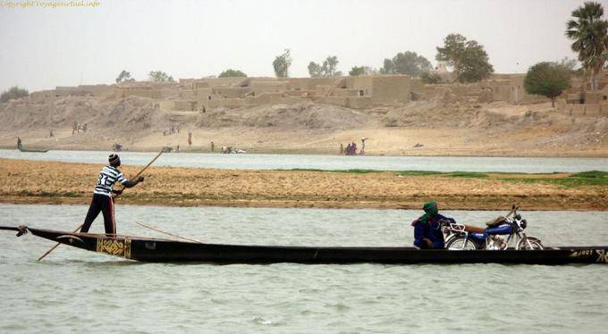 Entre Mopti et Tombouctou Transport Mobylette Mali