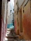 Colores y marchas cálidos, medina antigua, Larache, Marruecos.