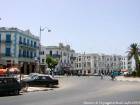 Fachadas en la Plaza de la Liberación, Larache, Marruecos.
