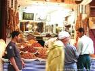 Tienda de fruta seca, higos y dátiles, Fez el Bali Medina, Marruecos.