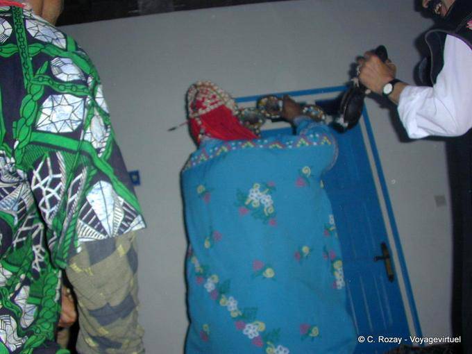 Parte sagrada del rito de posesión, gnaouas noche Essaouira - Marruecos