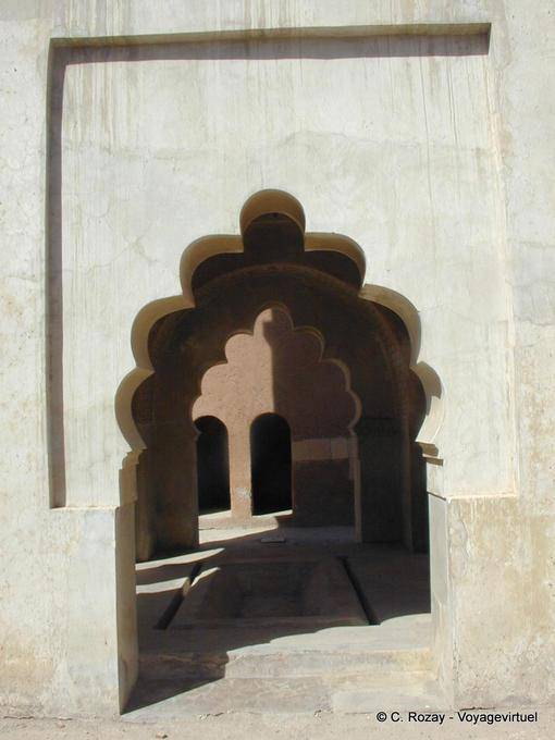 La cuenca rectangular Kubba almorávide, Marrakech - Marruecos