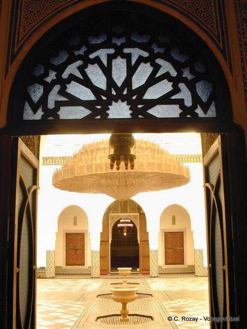 Cuencas en vistas centrales de la entrada del patio, Dar N'Nebhi, Museo de Marrakech - Marruecos
