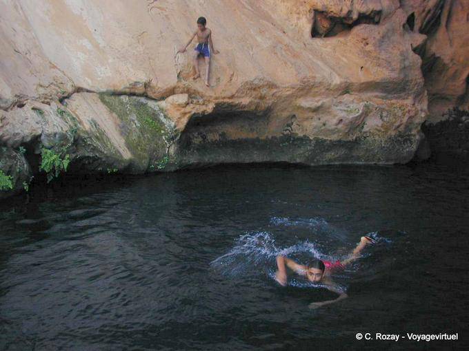 Kid escalador, Cascadas de Imouzzer - Marruecos