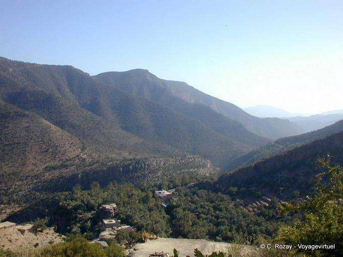 Por la zona de Paradise Valley, sobre Imouzzer des Ida Outanane - Marruecos