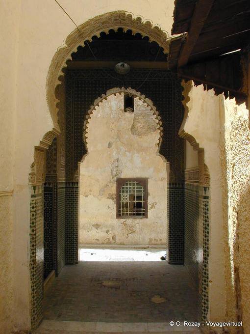 Meknes paso entre dos calles - Marruecos