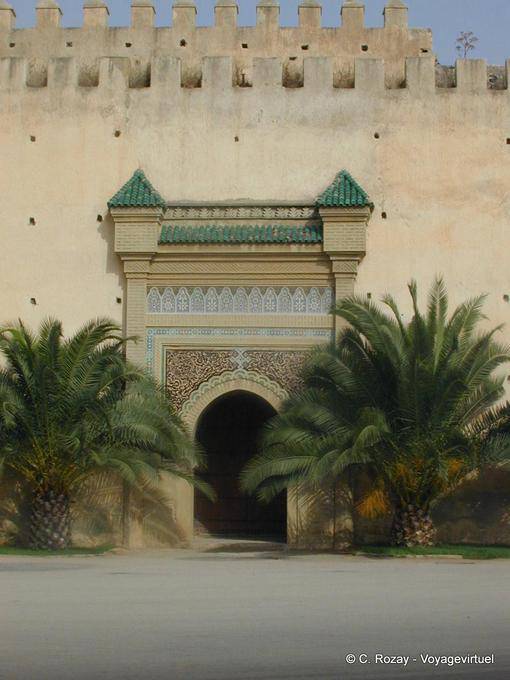 Una puerta en las murallas de la Ciudad Imperial, Meknes - Marruecos