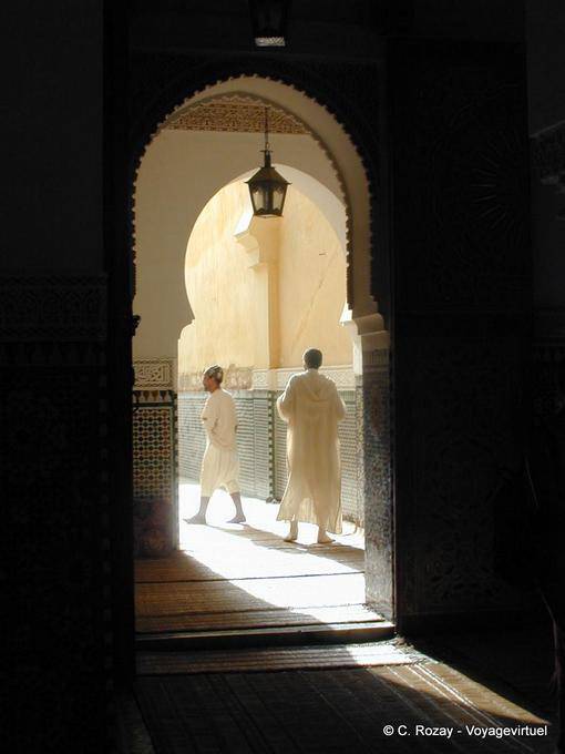 Sombra y luz en el Mausoleo de Moulay Ismail, Meknes - Marruecos
