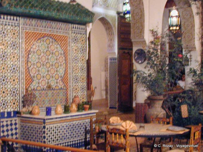 Restaurante Riad, en la parte inferior de la Medina, Meknes - Marruecos