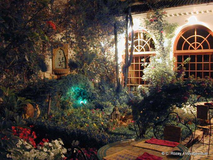 Restaurante Riad, patio, Meknes - Marruecos