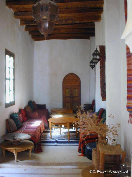Salón con enormes vigas, Casa de huéspedes Riad Cascades d'Ouzoud - Marruecos