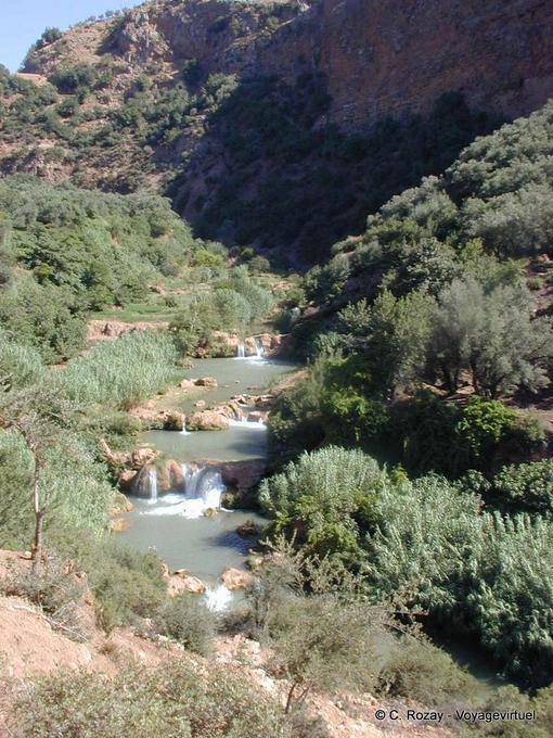 La corriente en el valle antes de Ouzoud - Marruecos