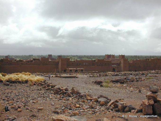 Gran Douar, pueblo fortificado de Zaouet el Fegouss, N9 - Marruecos