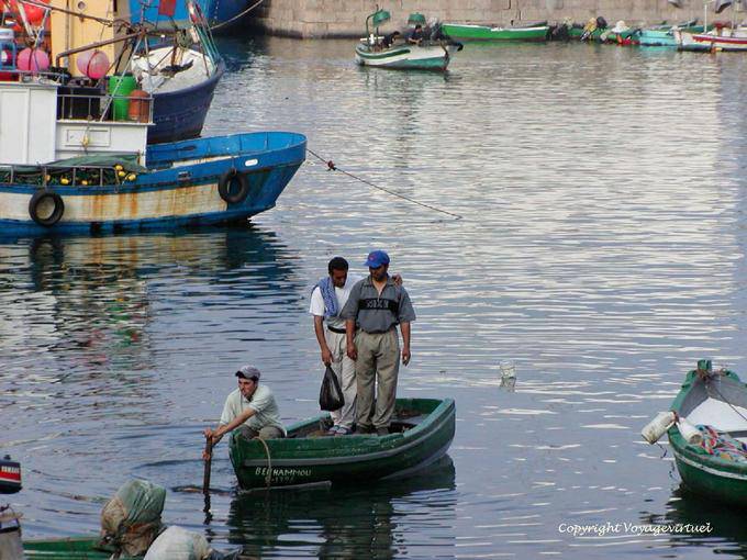 Volver a los pescadores en el puerto, Al Hoceima - Marruecos