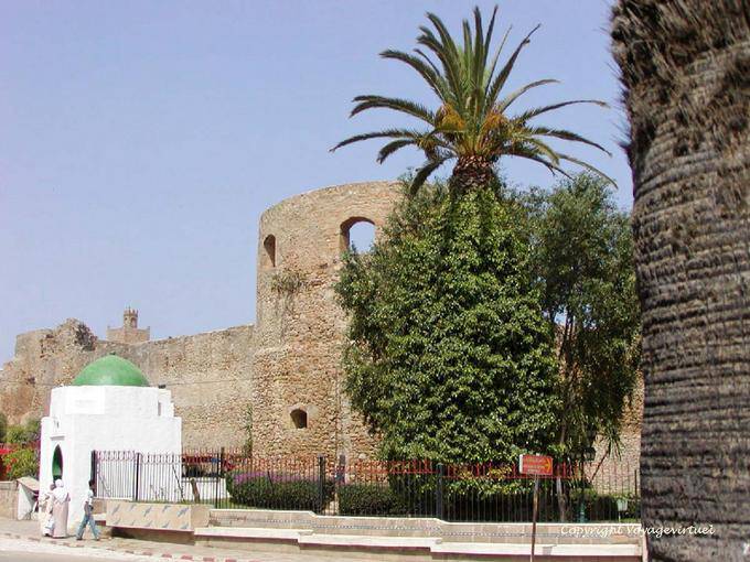 La fortificación portuguesa, Bab El Homar y un morabito, Asilah - Marruecos