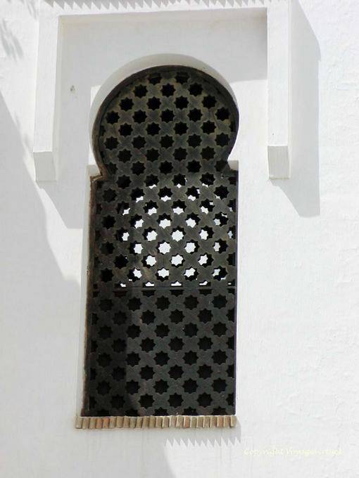 Morisco, detalle de un paso entre dos edificios, Medina Asilah - Marruecos
