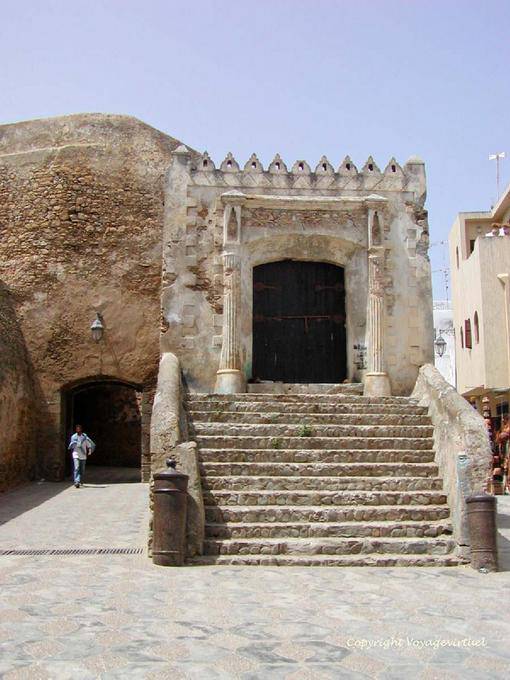 Memoria portuguesa en el Bab Rmel detrás Bab Homar, Asilah - Marruecos