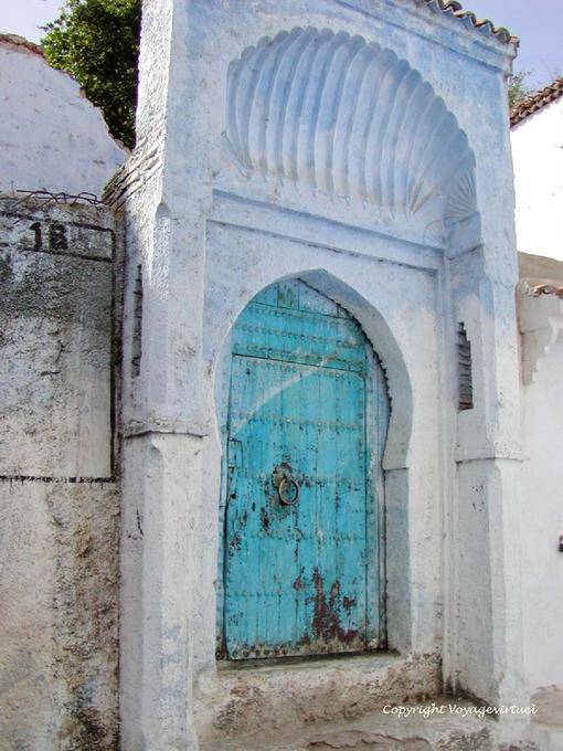 Puerta morisca y frontón Clamshell Saint-Jacques, Chefchaouen - Marruecos