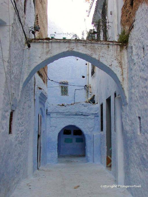 Chefchaouen, arco calle hacia Bab el Souk - Marruecos