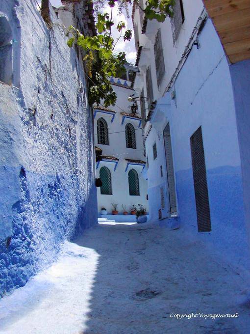 Chefchaouen, la arquitectura y azul callejón - Marruecos