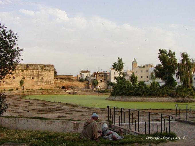 Resto cerca del jardín foso Jnan Sbil, Fez El Jdid - Marruecos