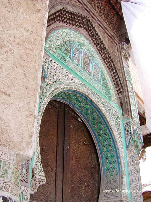 Arquitectura y motivos decorativos típicos de una entrada, Medina, Fez - Marruecos