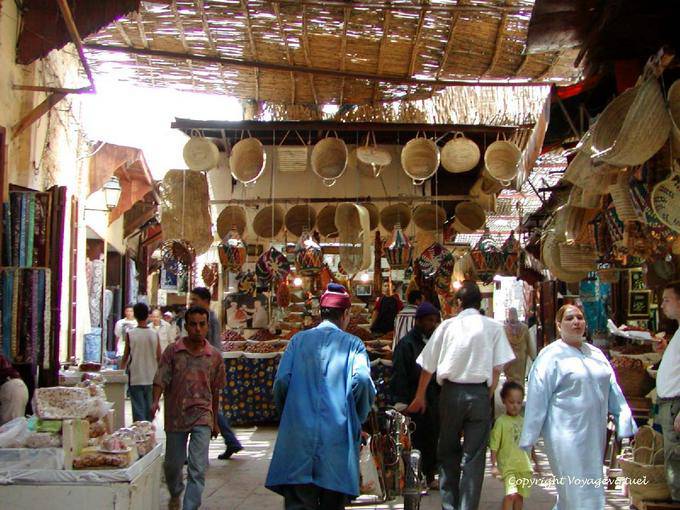 Parte del zoco cubierto en la medina, Fez - Marruecos