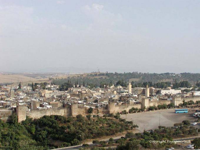 Las paredes Fez visto desde la proximidad de Borj Nord - Marruecos