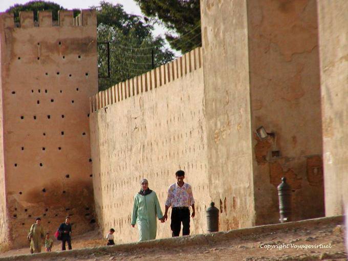 El amor a lo largo de las paredes de la Kasbah Cherardas, Fez - Marruecos