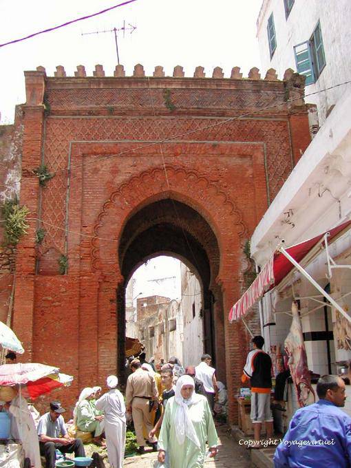 El kisaria puerta roja, Bab el Kasbah, Larache - Marruecos