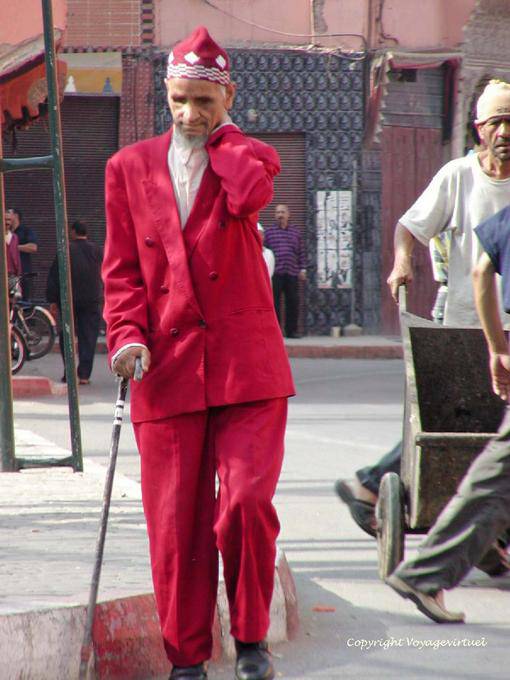 El hombre del traje rojo, Marrakech - Marruecos