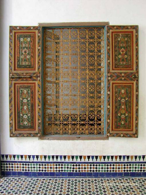 Persianas pintadas y herrería de arte, Bahia Palace, Marrakech - Marruecos