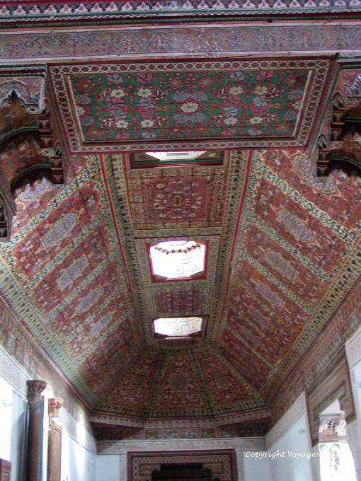 Techo pintado de la sala del Consejo, Bahia Palace, Marrakech - Marruecos