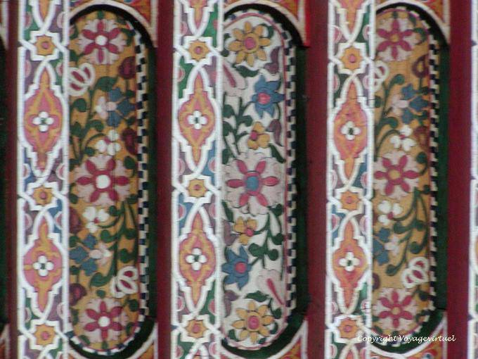 Detalle de los patrones de techo colorido, Bahia Palace, Marrakech - Marruecos