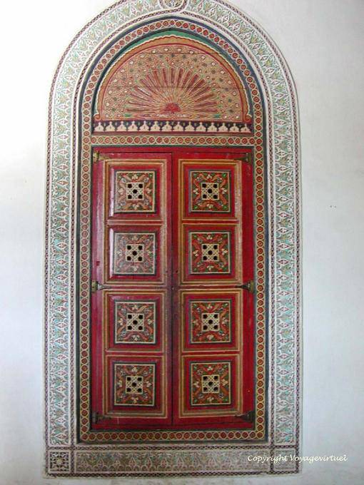 Decoración de la puerta en el Palacio Riad Bahia, Marrakech - Marruecos